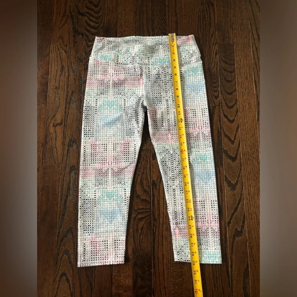 Fabletics Women's S Define PowerHold Mid-Rise Capri Leggings in Arctic Print